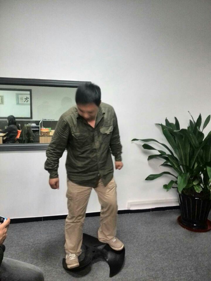 潤(rùn)東方環(huán)?？照{(diào)風(fēng)葉抗壓測(cè)試